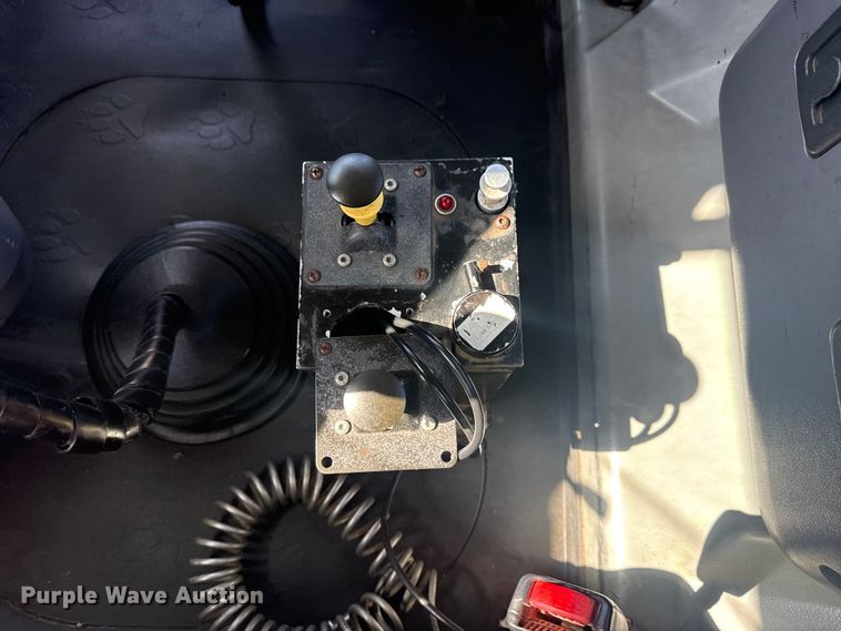 image for item EG2125 2014 Mack CHU613 semi truck