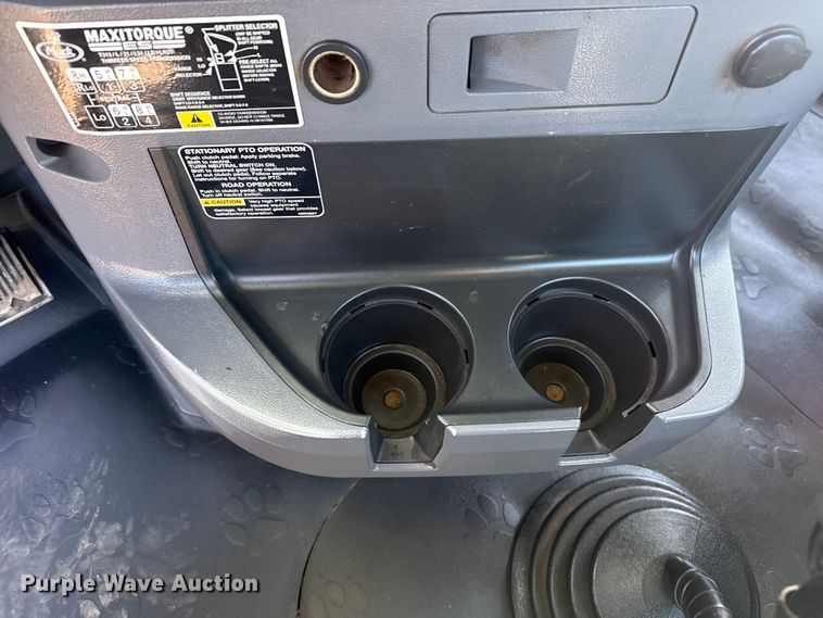 image for item EG2125 2014 Mack CHU613 semi truck