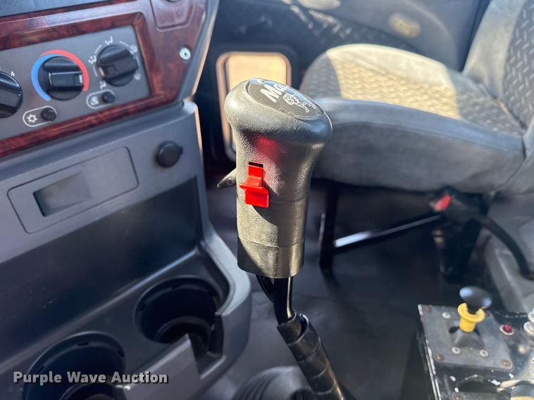 image for item EG2125 2014 Mack CHU613 semi truck