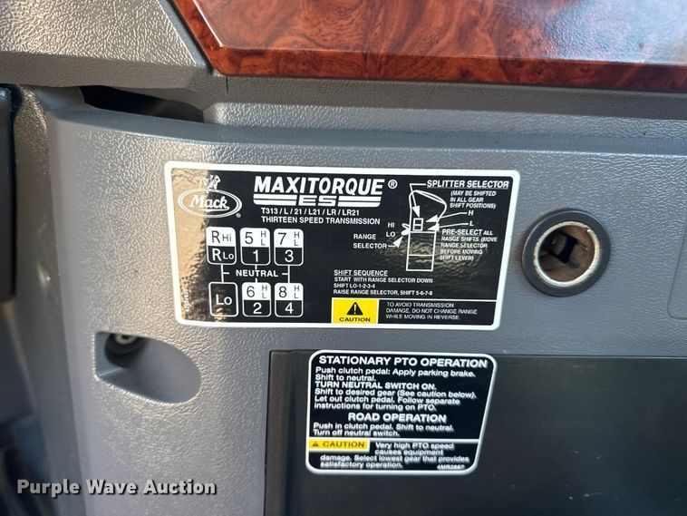 image for item EG2125 2014 Mack CHU613 semi truck