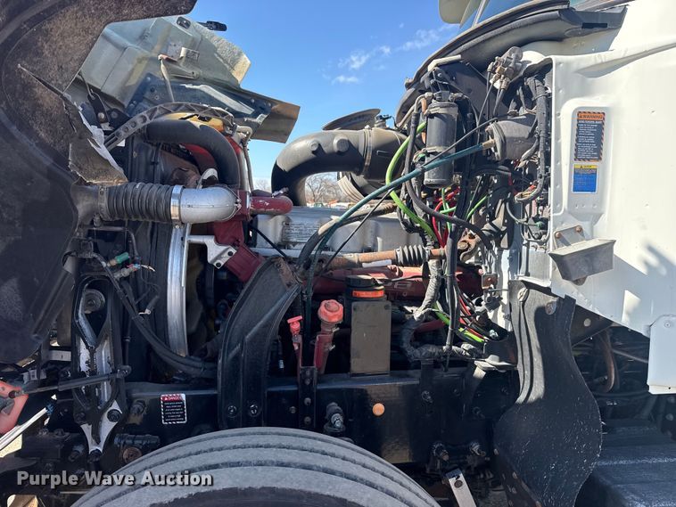 image for item EG2125 2014 Mack CHU613 semi truck