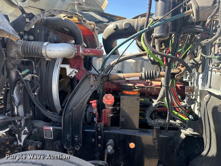 image for item EG2125 2014 Mack CHU613 semi truck