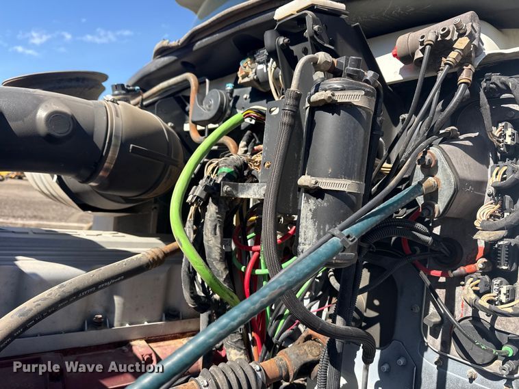 image for item EG2125 2014 Mack CHU613 semi truck