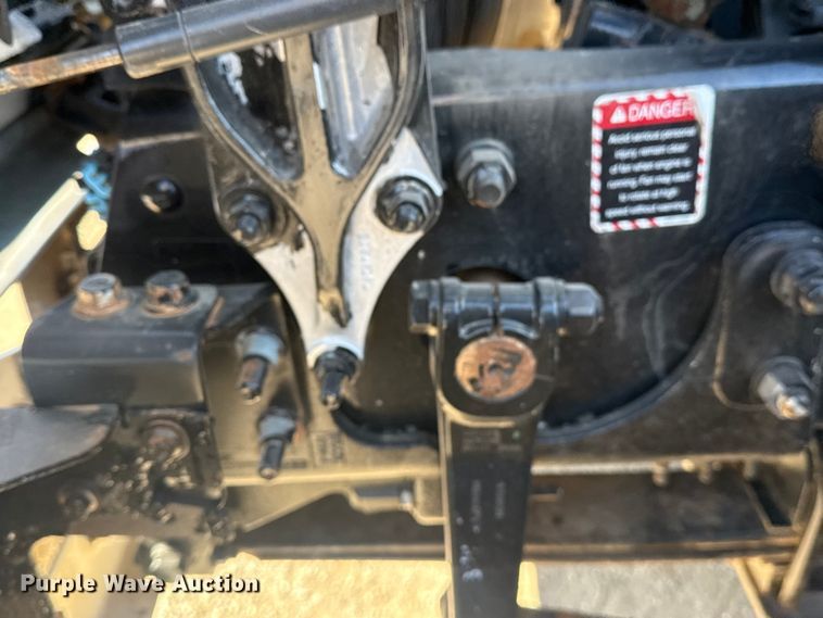 image for item EG2125 2014 Mack CHU613 semi truck