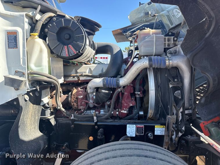 image for item EG2125 2014 Mack CHU613 semi truck