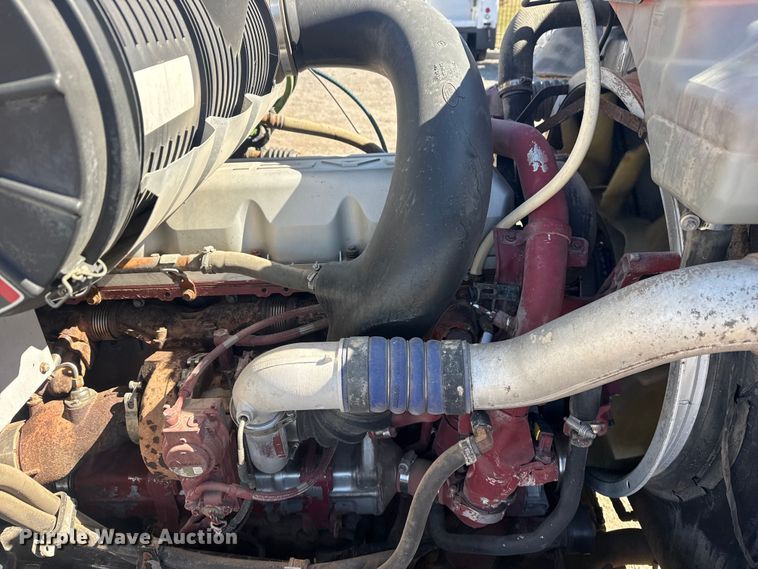 image for item EG2125 2014 Mack CHU613 semi truck