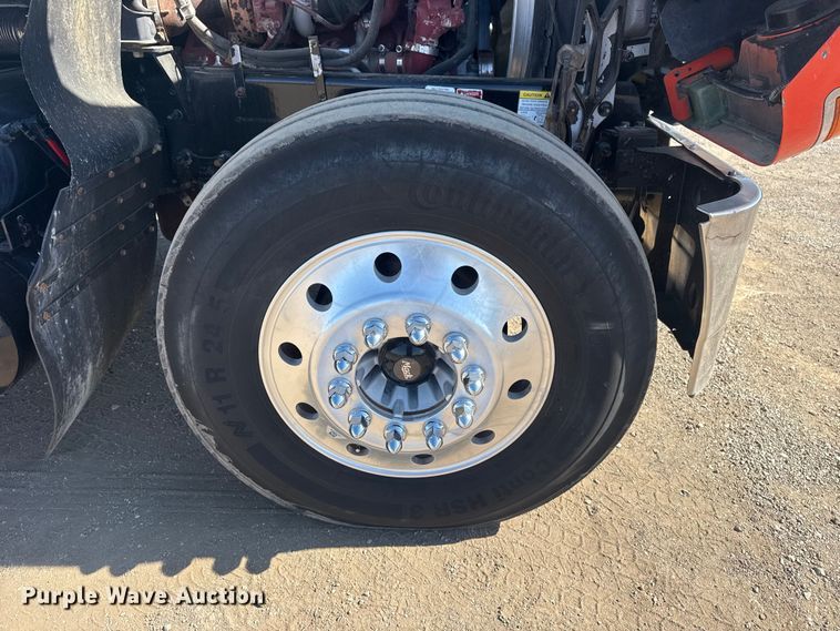 image for item EG2125 2014 Mack CHU613 semi truck