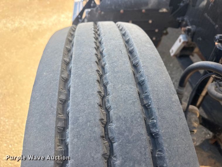 image for item EG2125 2014 Mack CHU613 semi truck