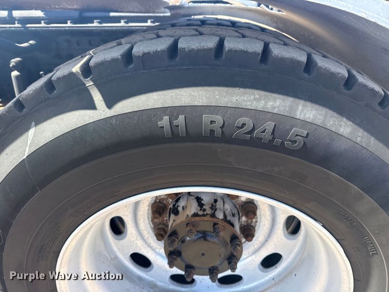 image for item EG2125 2014 Mack CHU613 semi truck