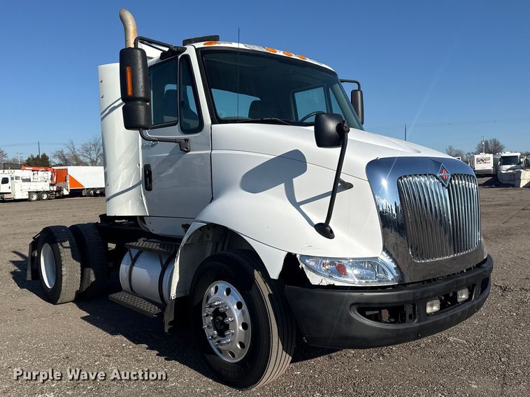 image for item EG2139 2013 International 8600 semi truck