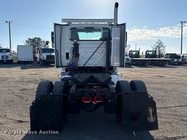 image for item EG2139 2013 International 8600 semi truck