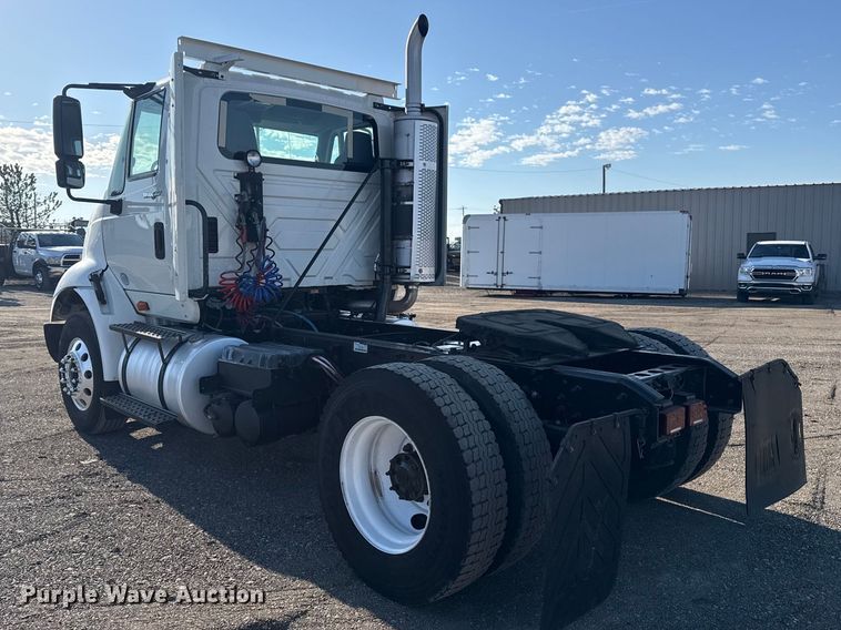 image for item EG2139 2013 International 8600 semi truck