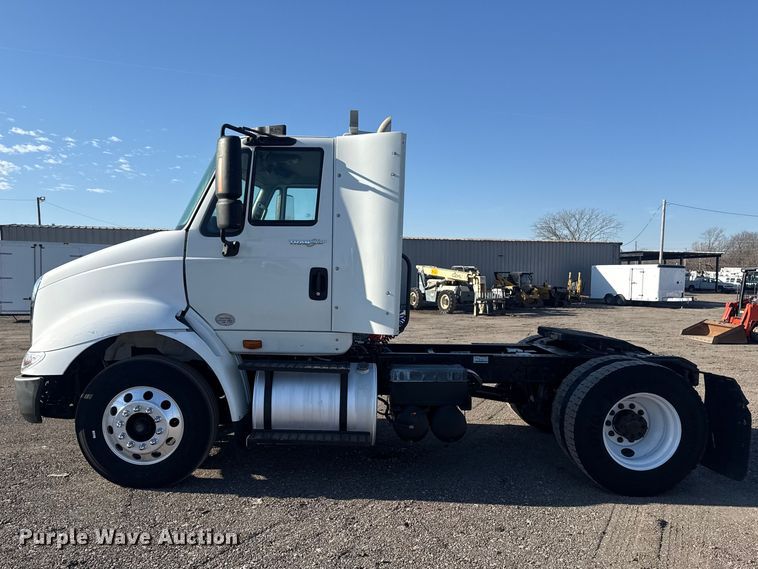 image for item EG2139 2013 International 8600 semi truck