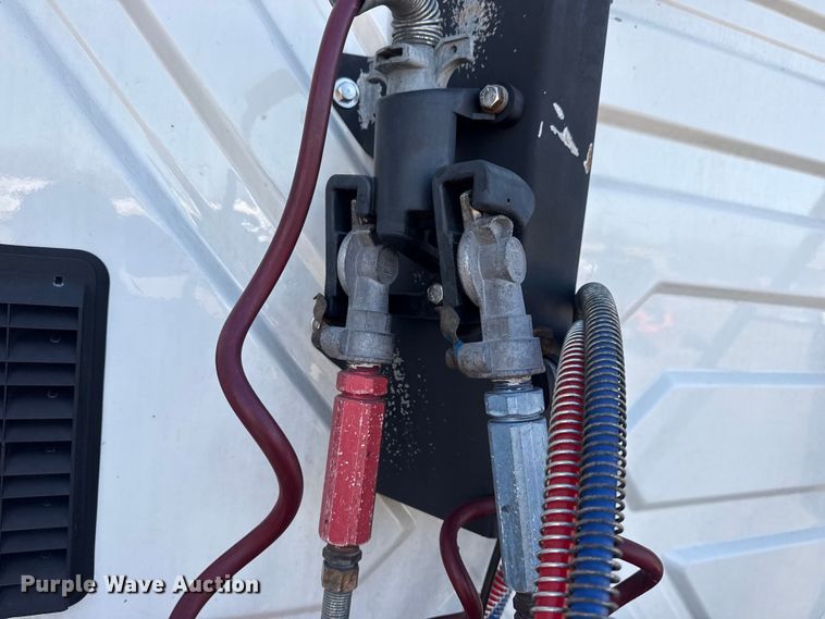 image for item EG2139 2013 International 8600 semi truck