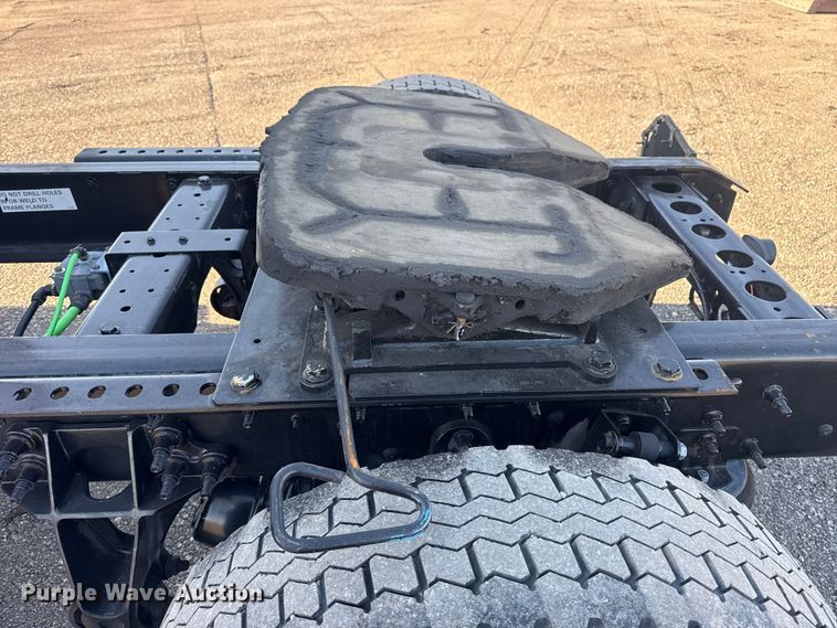 image for item EG2139 2013 International 8600 semi truck