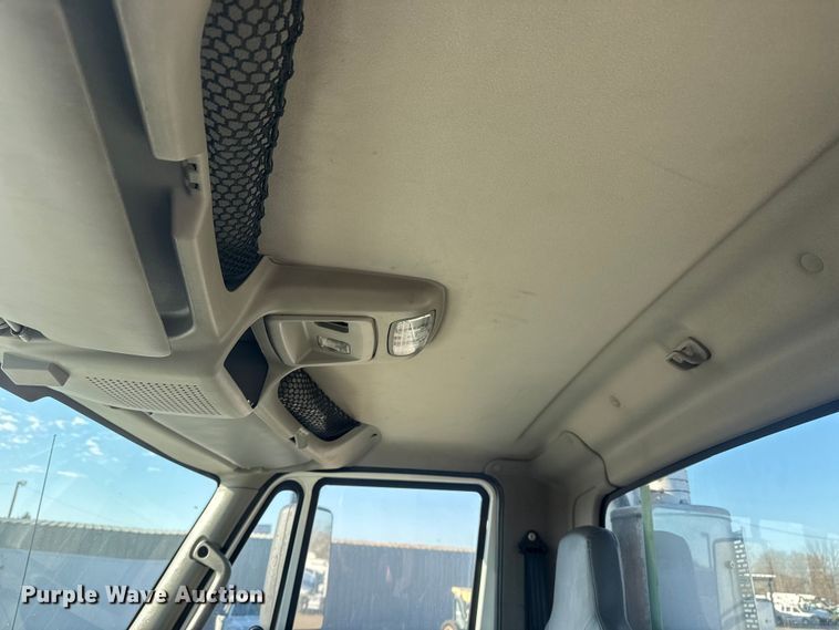 image for item EG2139 2013 International 8600 semi truck