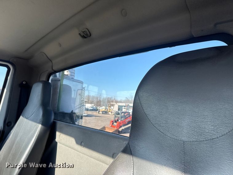 image for item EG2139 2013 International 8600 semi truck