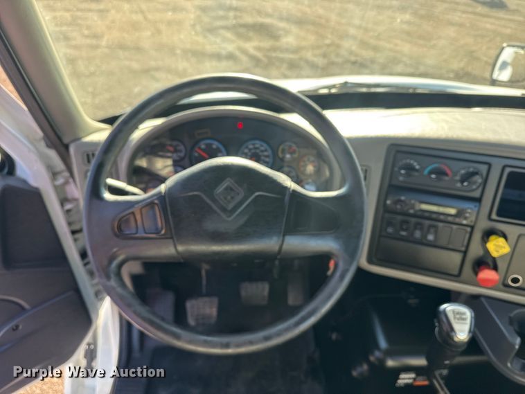 image for item EG2139 2013 International 8600 semi truck