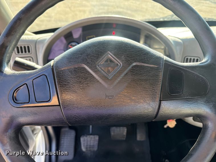 image for item EG2139 2013 International 8600 semi truck