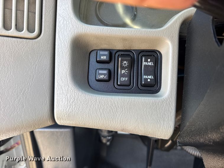 image for item EG2139 2013 International 8600 semi truck