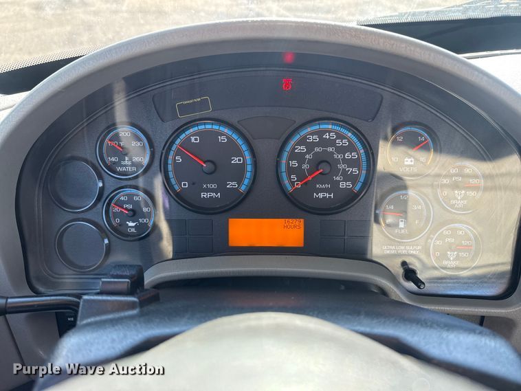 image for item EG2139 2013 International 8600 semi truck