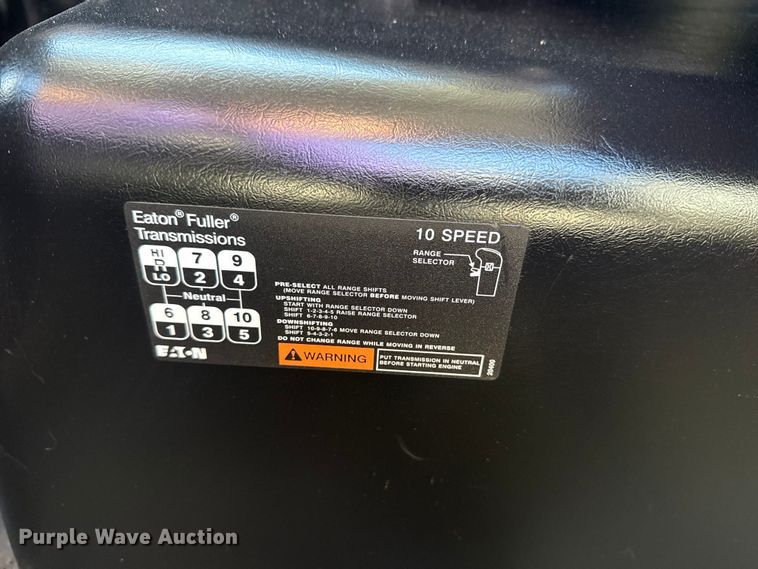 image for item EG2139 2013 International 8600 semi truck