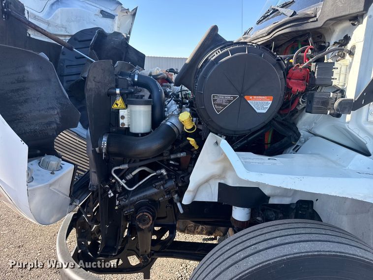 image for item EG2139 2013 International 8600 semi truck