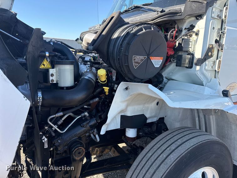 image for item EG2139 2013 International 8600 semi truck