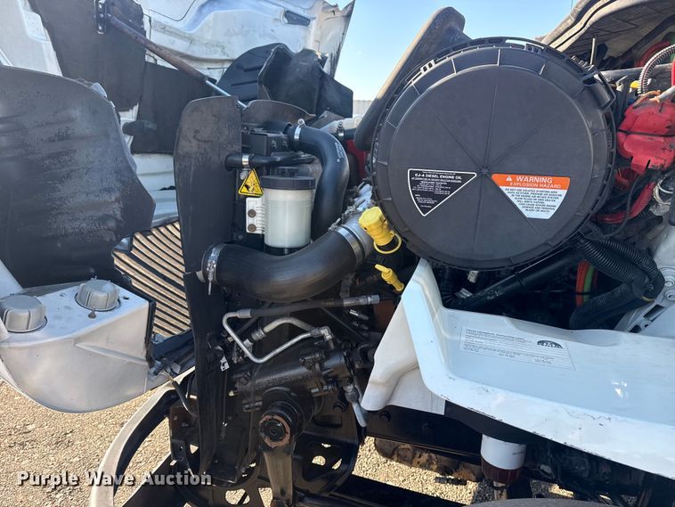 image for item EG2139 2013 International 8600 semi truck