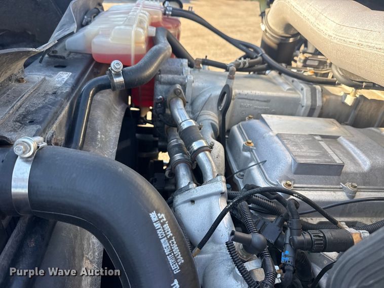 image for item EG2139 2013 International 8600 semi truck