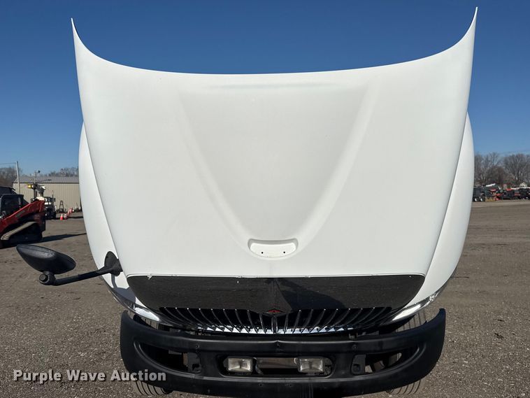 image for item EG2139 2013 International 8600 semi truck