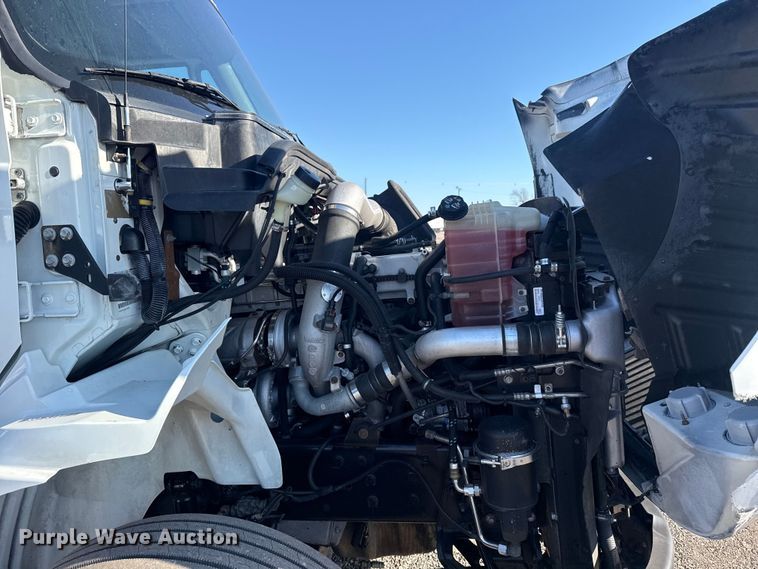 image for item EG2139 2013 International 8600 semi truck