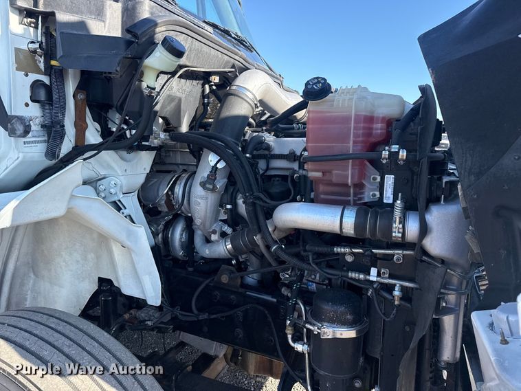 image for item EG2139 2013 International 8600 semi truck