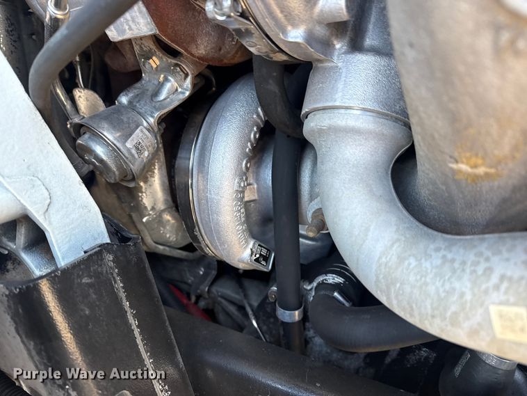 image for item EG2139 2013 International 8600 semi truck