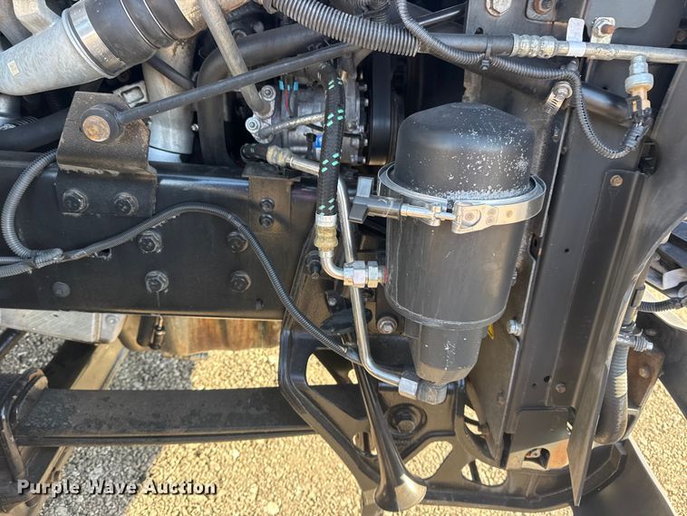 image for item EG2139 2013 International 8600 semi truck