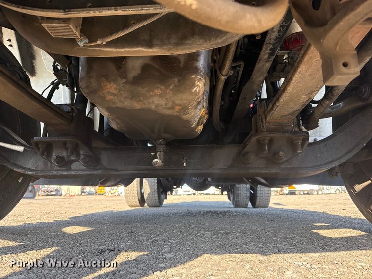 image for item EG2139 2013 International 8600 semi truck