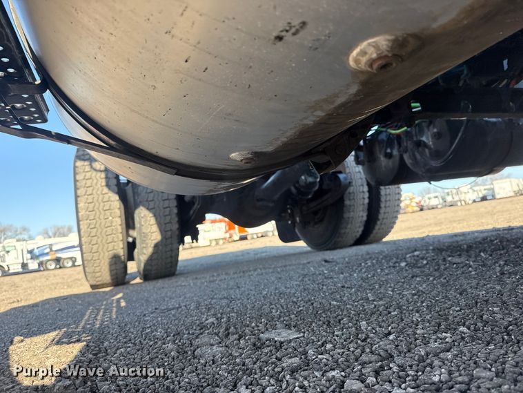 image for item EG2139 2013 International 8600 semi truck