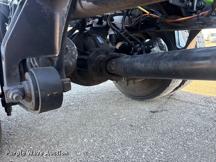 image for item EG2139 2013 International 8600 semi truck