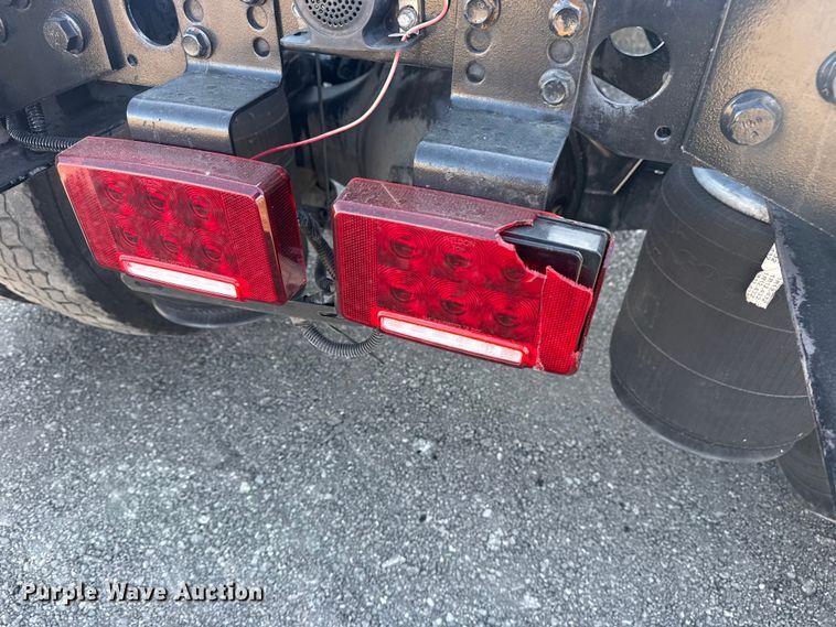 image for item EG2139 2013 International 8600 semi truck