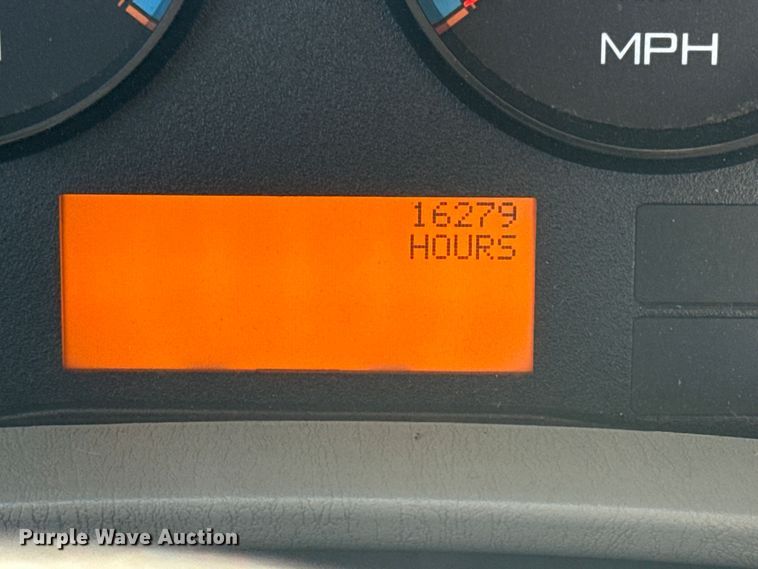 image for item EG2139 2013 International 8600 semi truck