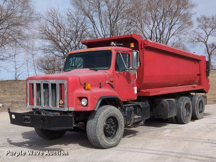 image for item EG2749 2002 International F2674 dump truck