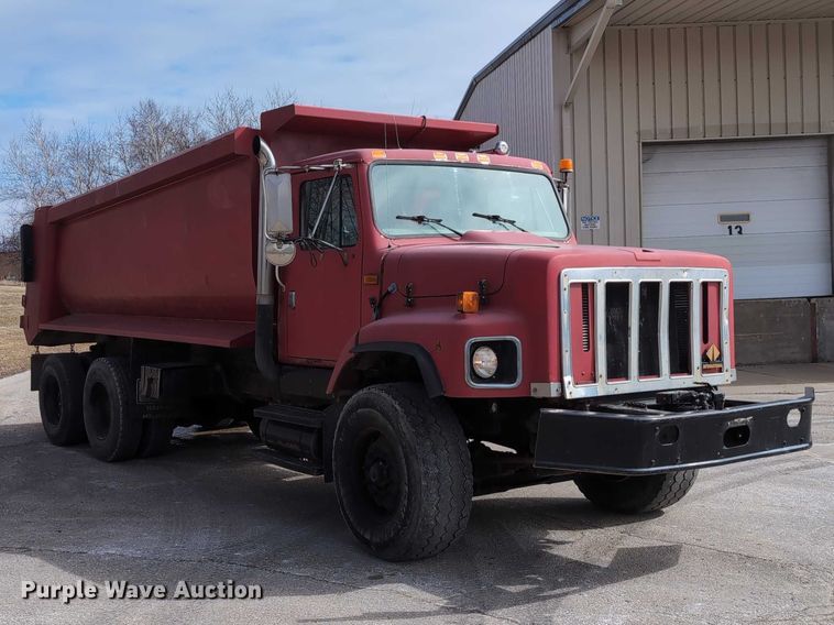 image for item EG2749 2002 International F2674 dump truck