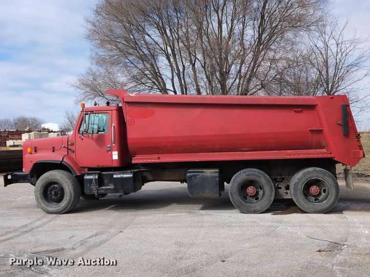 image for item EG2749 2002 International F2674 dump truck