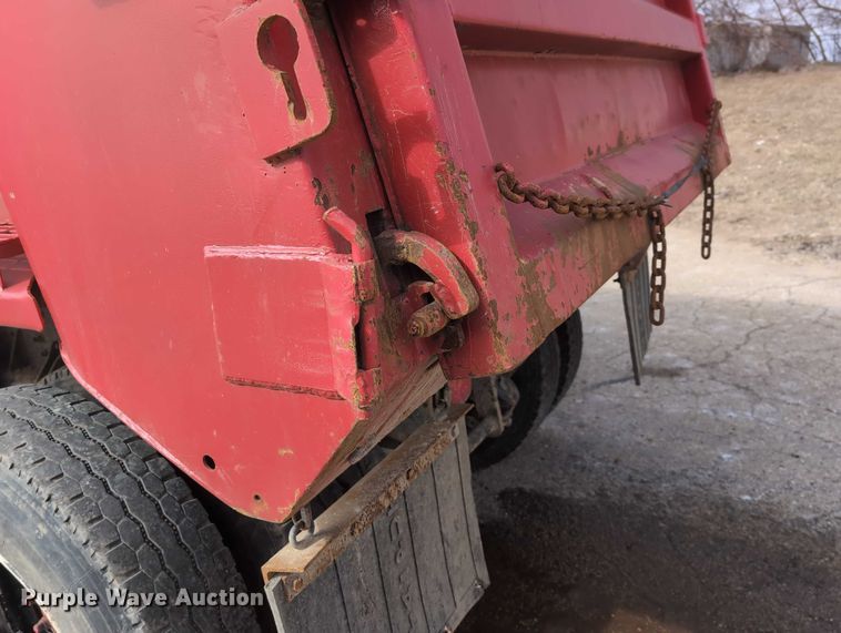 image for item EG2749 2002 International F2674 dump truck