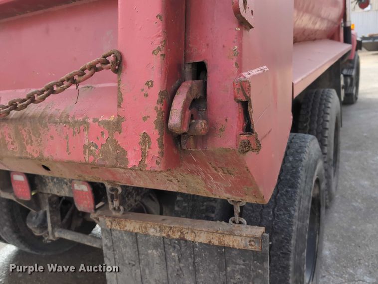 image for item EG2749 2002 International F2674 dump truck