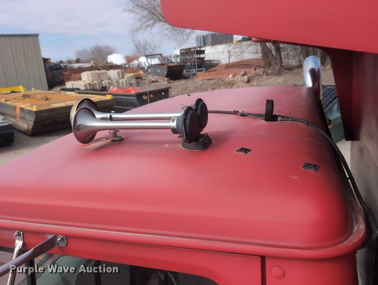 image for item EG2749 2002 International F2674 dump truck