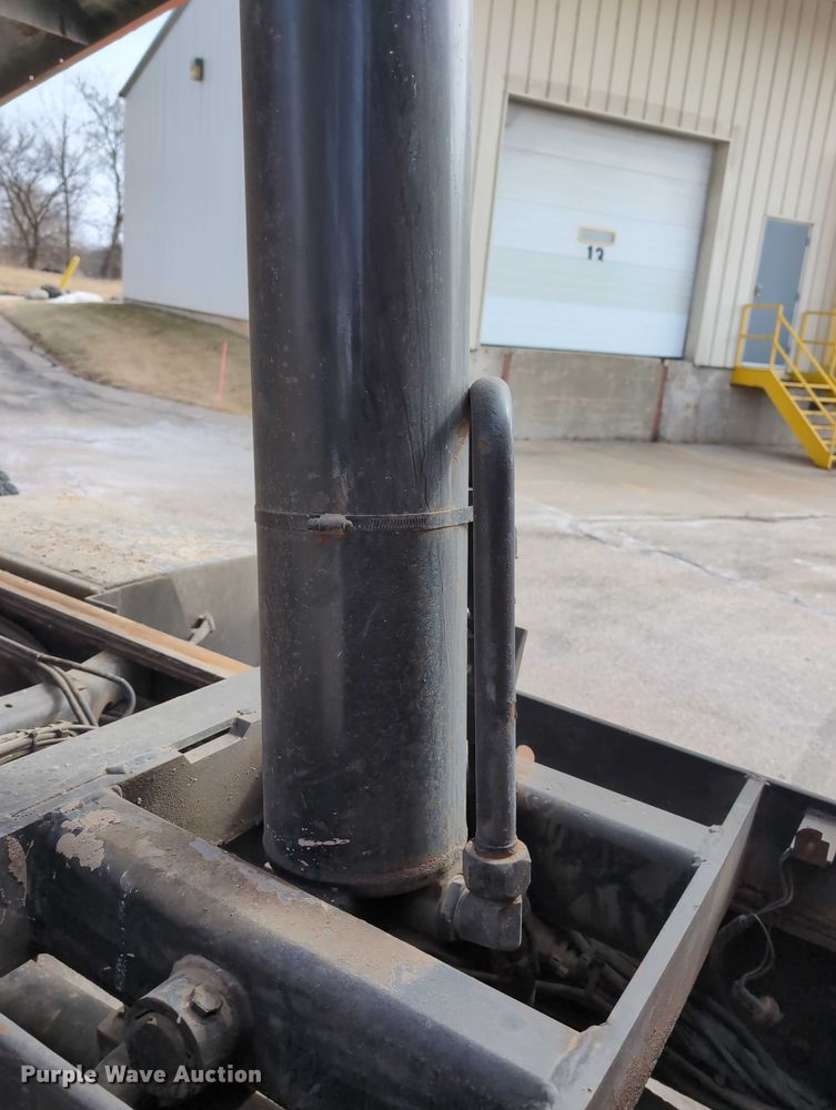 image for item EG2749 2002 International F2674 dump truck