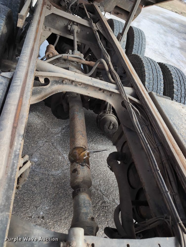 image for item EG2749 2002 International F2674 dump truck