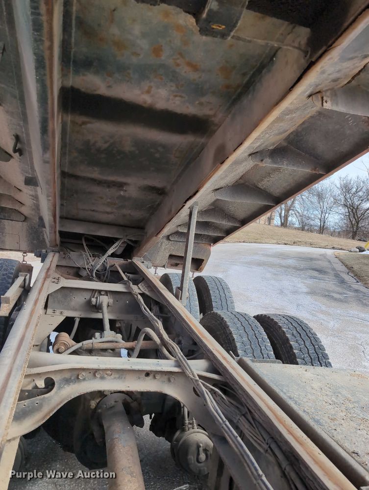 image for item EG2749 2002 International F2674 dump truck