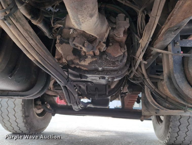 image for item EG2749 2002 International F2674 dump truck